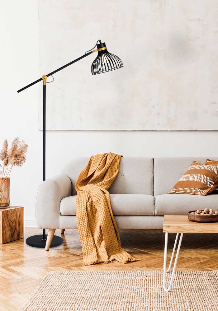 Creëer een stijlvolle sfeer in je woonkamer met een zwarte hanglamp